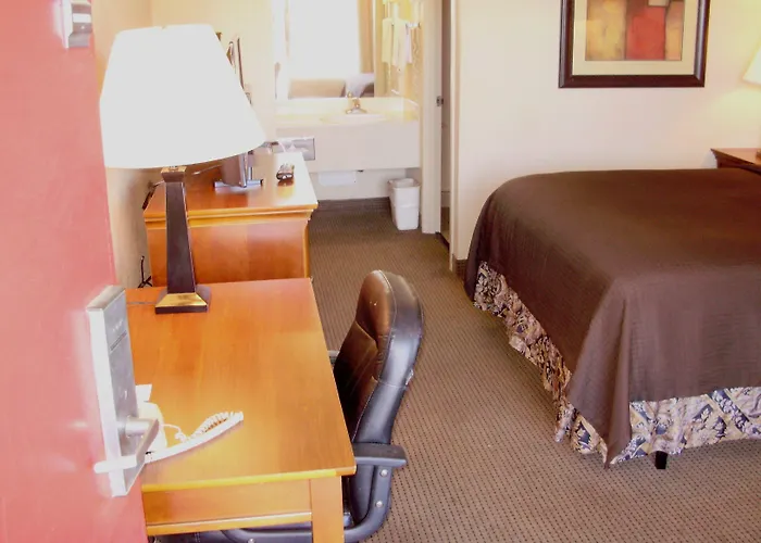 Trade Winds Motel